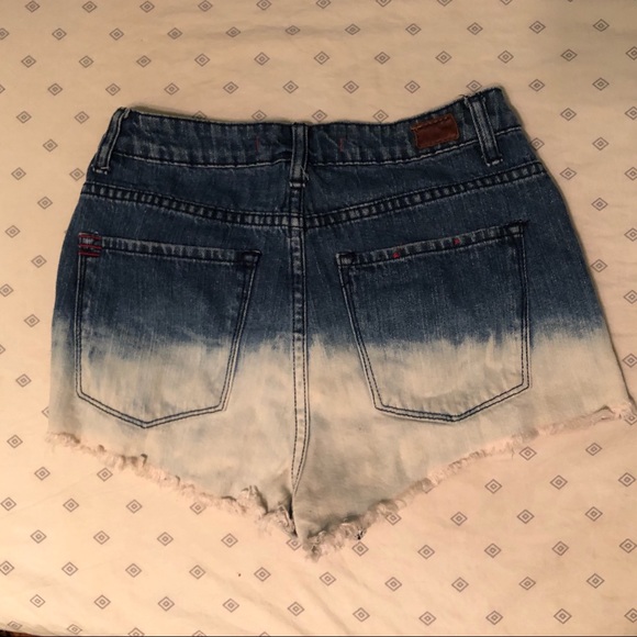 BDG frayed, high waisted shorts - Picture 4 of 4